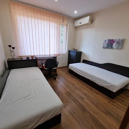 Sunny Days Apartment *